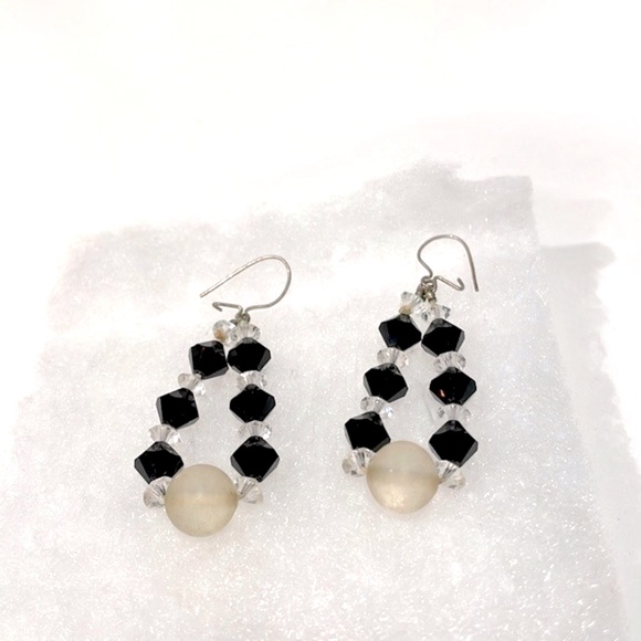 Vintage Black and White Crystal Hanging Earrings. EUC - Picture 2 of 2